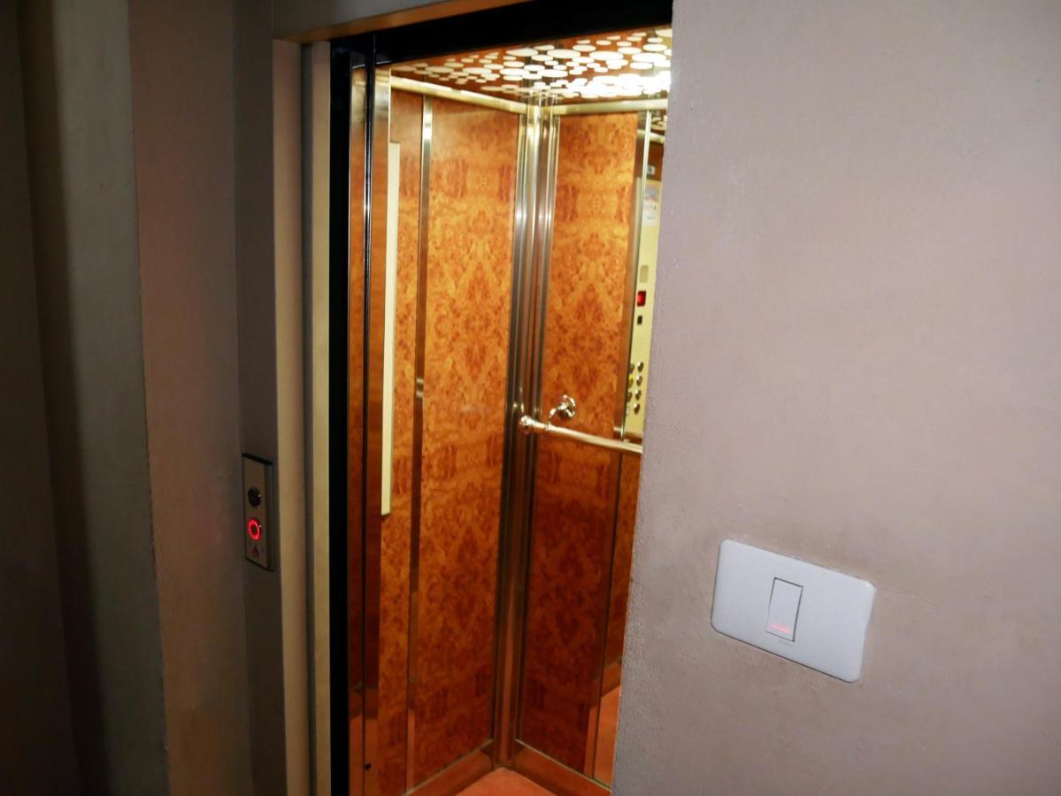 Ninetti Guest House - Apt Centro Storico Catania Bagian luar foto