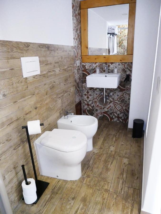 Ninetti Guest House - Apt Centro Storico Catania Bagian luar foto